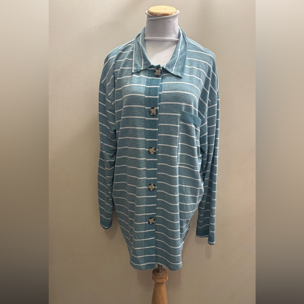 Lovely J Teal Top